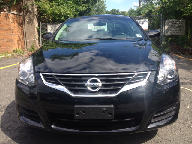 Nissan Altima 2011 photo 1