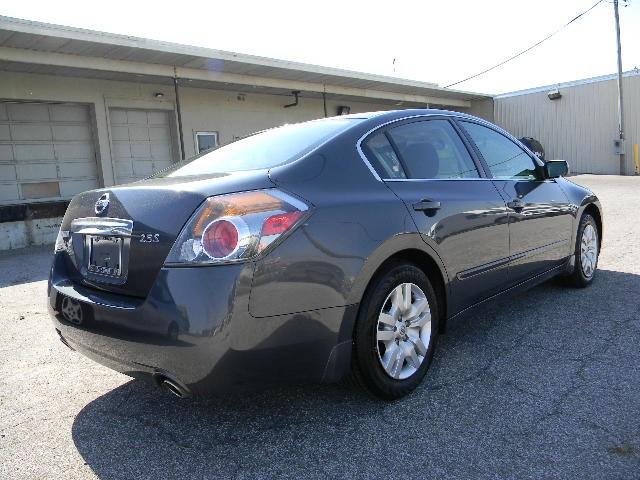 Nissan Altima 2011 photo 3