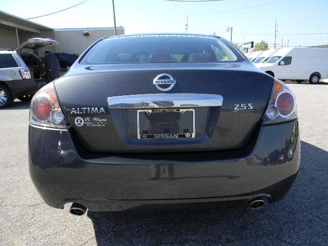 Nissan Altima 2011 photo 4