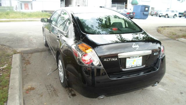 Nissan Altima 2011 photo 1