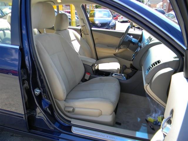 Nissan Altima 2011 photo 1