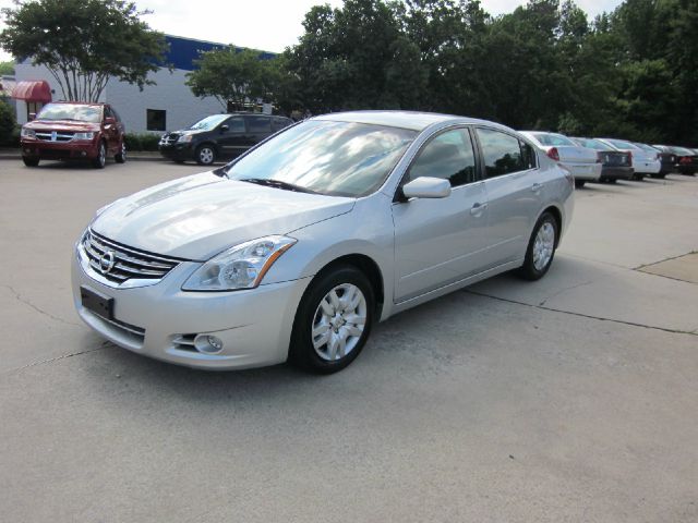 Nissan Altima Pickupslt Quad Cab SWB 4WD 4x4 Truck Sedan