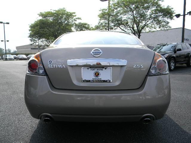 Nissan Altima 2011 photo 1