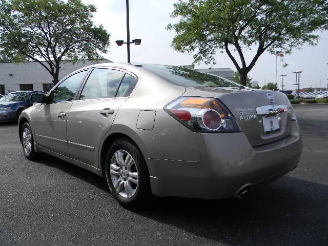 Nissan Altima 2011 photo 2