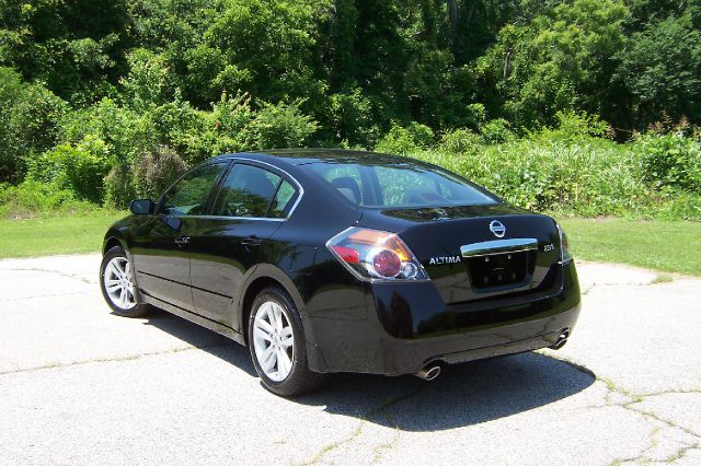 Nissan Altima 2011 photo 2