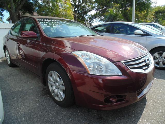 Nissan Altima 2011 photo 1