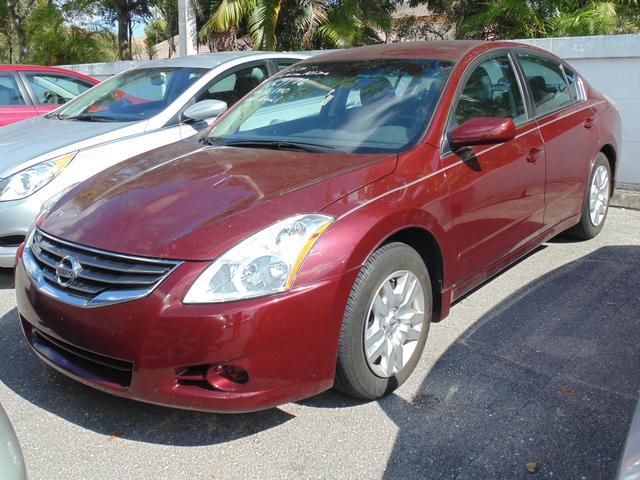 Nissan Altima 2011 photo 2