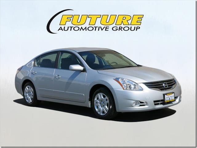 Nissan Altima FWD 4dr Sedan