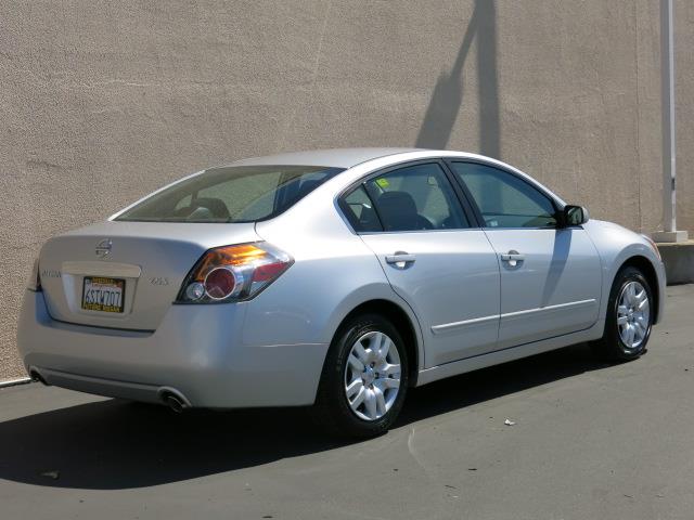 Nissan Altima 2011 photo 3