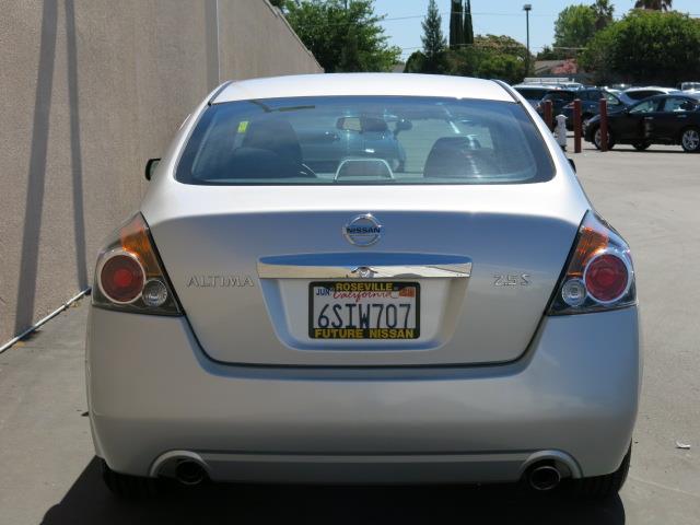 Nissan Altima 2011 photo 4