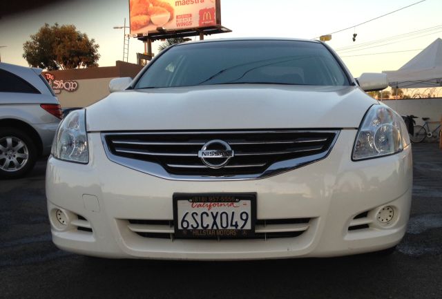 Nissan Altima 2011 photo 2