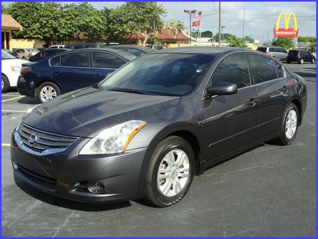 Nissan Altima Pickupslt Quad Cab SWB 4WD 4x4 Truck Sedan