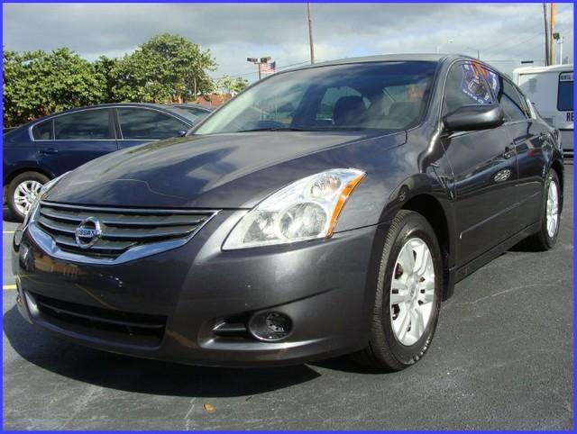 Nissan Altima 2011 photo 1