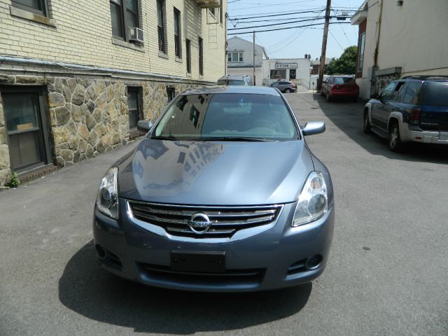 Nissan Altima Pickupslt Quad Cab SWB 4WD 4x4 Truck Sedan