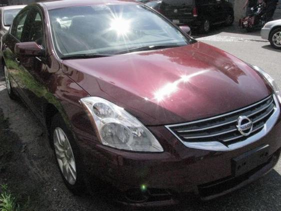 Nissan Altima 2011 photo 2