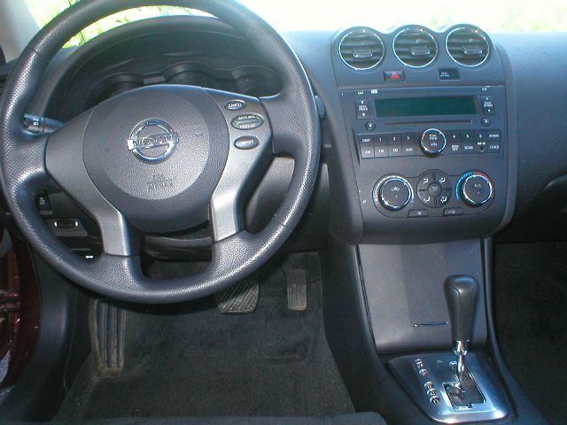 Nissan Altima 2011 photo 2