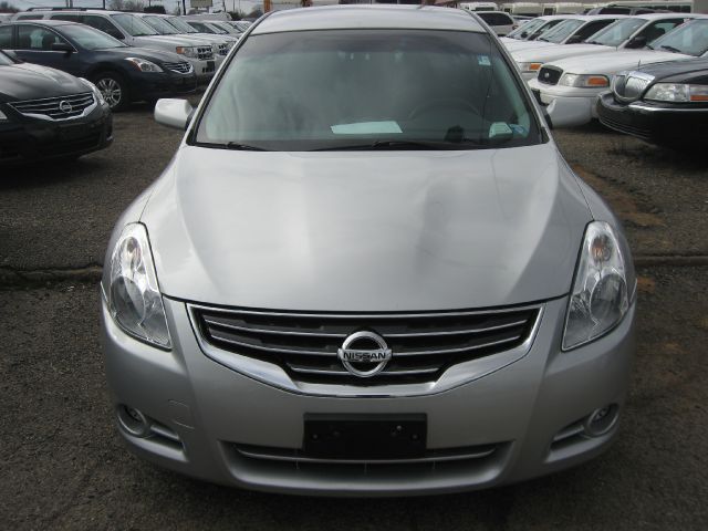 Nissan Altima 2011 photo 2