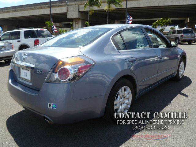 Nissan Altima 2011 photo 2