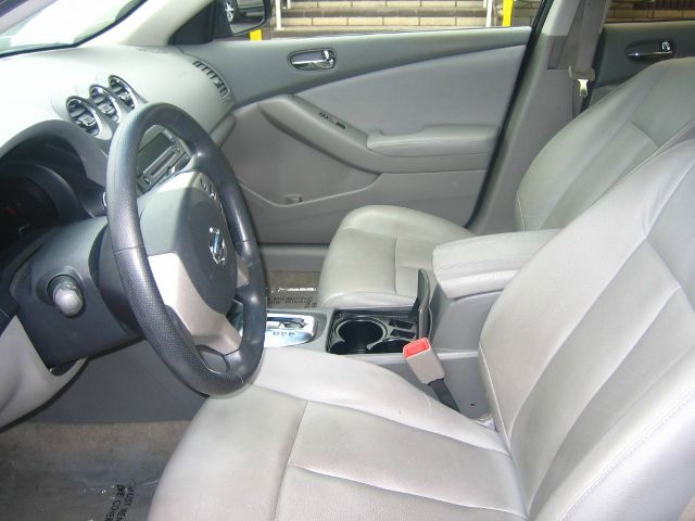 Nissan Altima 2011 photo 1