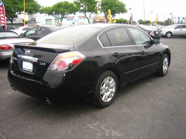 Nissan Altima 2011 photo 2