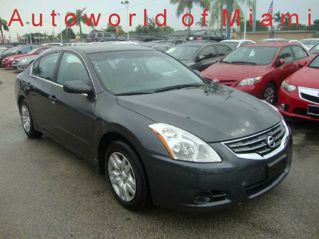 Nissan Altima Pickupslt Quad Cab SWB 4WD 4x4 Truck Sedan