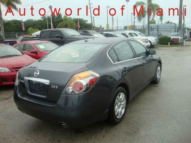 Nissan Altima 2012 photo 2