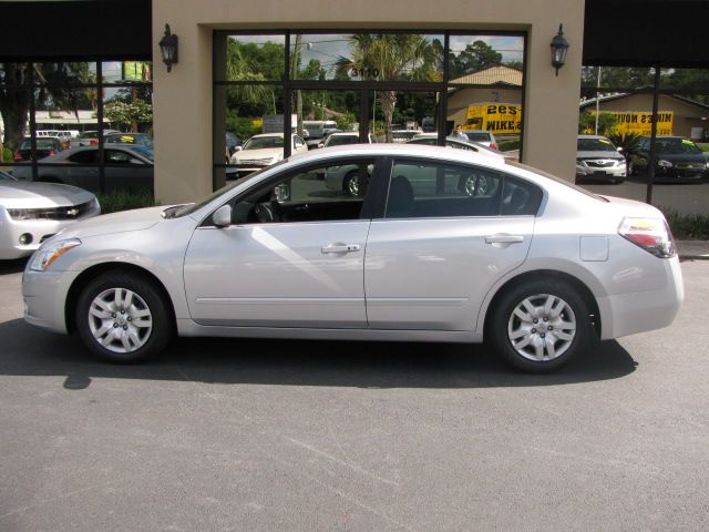 Nissan Altima Pickupslt Quad Cab SWB 4WD 4x4 Truck Sedan