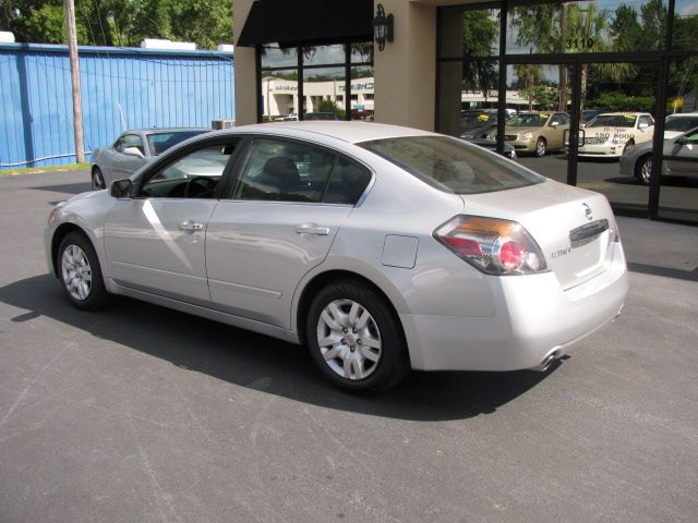 Nissan Altima 2012 photo 2