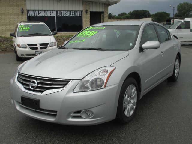 Nissan Altima Pickupslt Quad Cab SWB 4WD 4x4 Truck Sedan