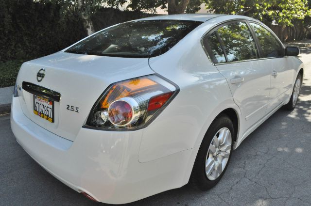 Nissan Altima 2012 photo 1