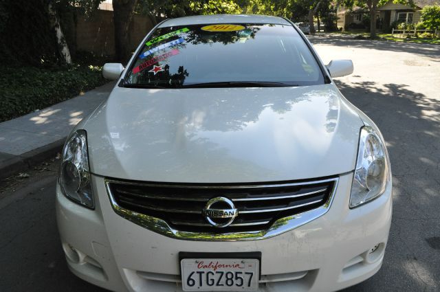 Nissan Altima 2012 photo 2