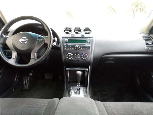 Nissan Altima 2012 photo 2