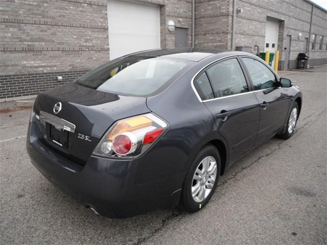 Nissan Altima Pickupslt Quad Cab SWB 4WD 4x4 Truck Sedan