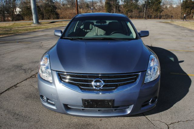 Nissan Altima 2012 photo 2