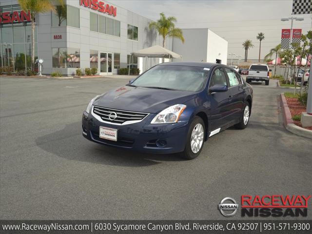 Nissan Altima Pickupslt Quad Cab SWB 4WD 4x4 Truck Sedan