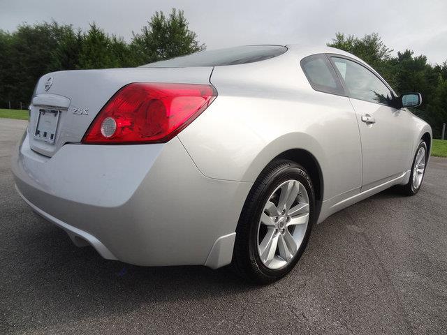 Nissan Altima 2012 photo 2