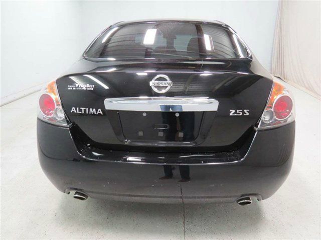 Nissan Altima 2012 photo 2