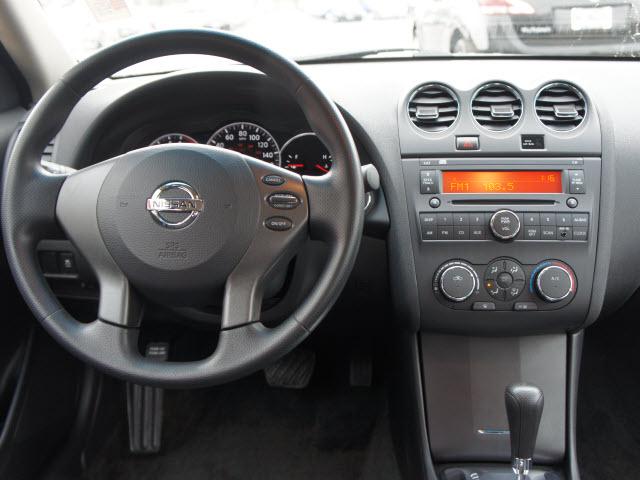 Nissan Altima 2012 photo 2