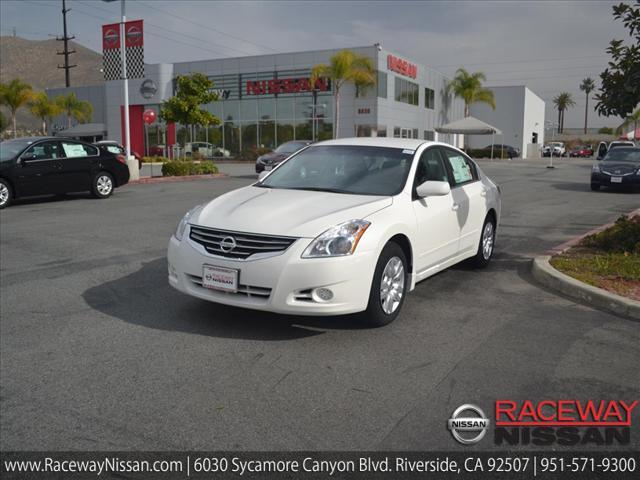 Nissan Altima Pickupslt Quad Cab SWB 4WD 4x4 Truck Sedan