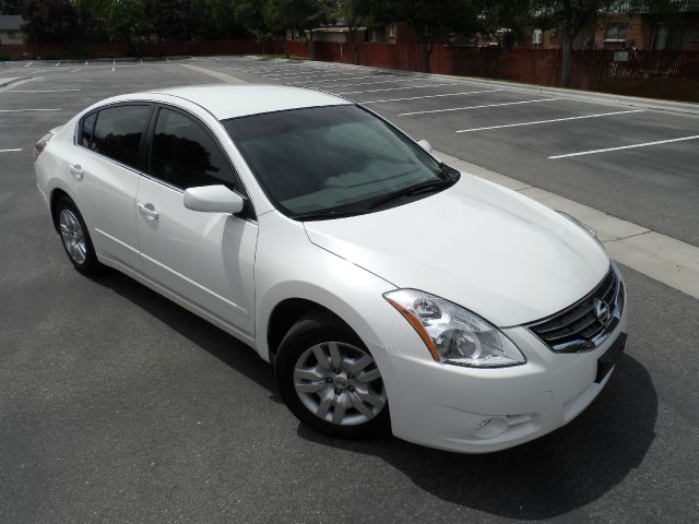 Nissan Altima Pickupslt Quad Cab SWB 4WD 4x4 Truck Sedan