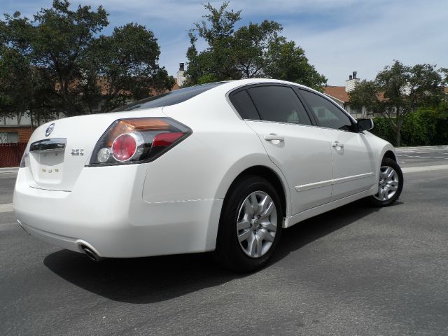 Nissan Altima 2012 photo 2