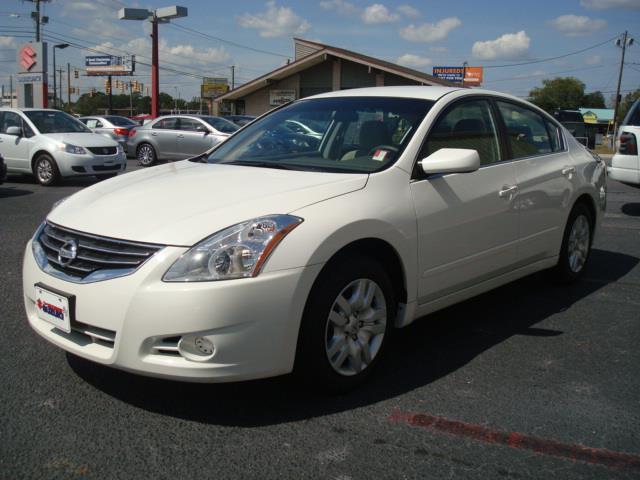 Nissan Altima 2012 photo 2