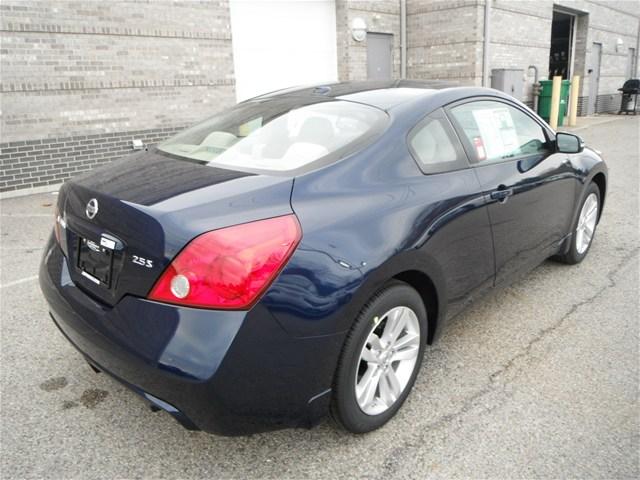 Nissan Altima 2012 photo 2