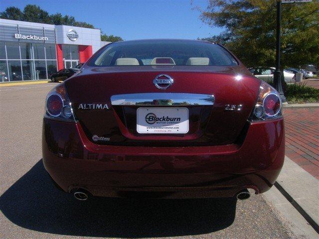 Nissan Altima 2012 photo 2