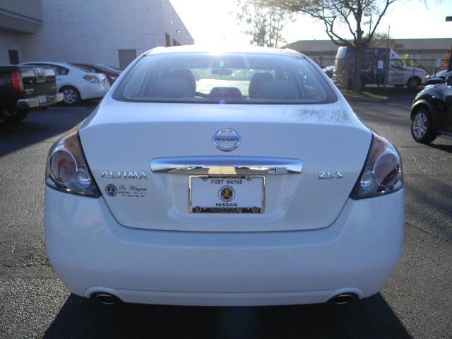 Nissan Altima 2012 photo 1