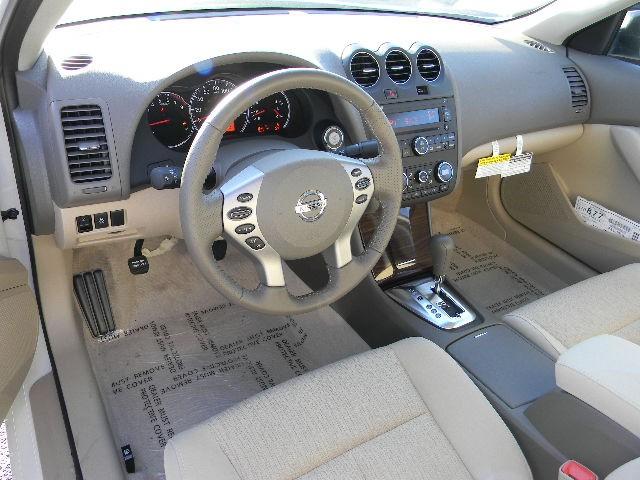 Nissan Altima 2012 photo 2