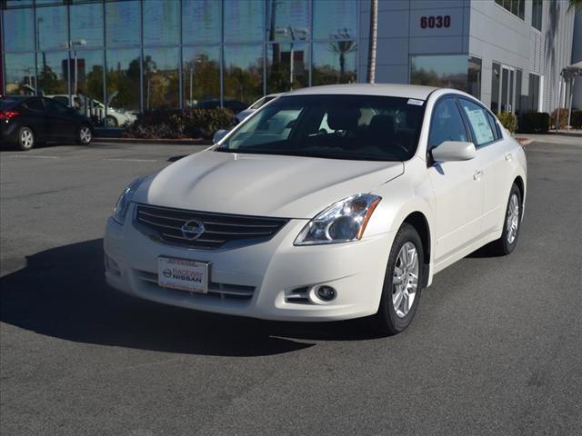 Nissan Altima 2012 photo 2