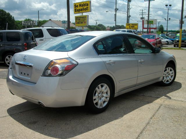 Nissan Altima Pickupslt Quad Cab SWB 4WD 4x4 Truck Sedan