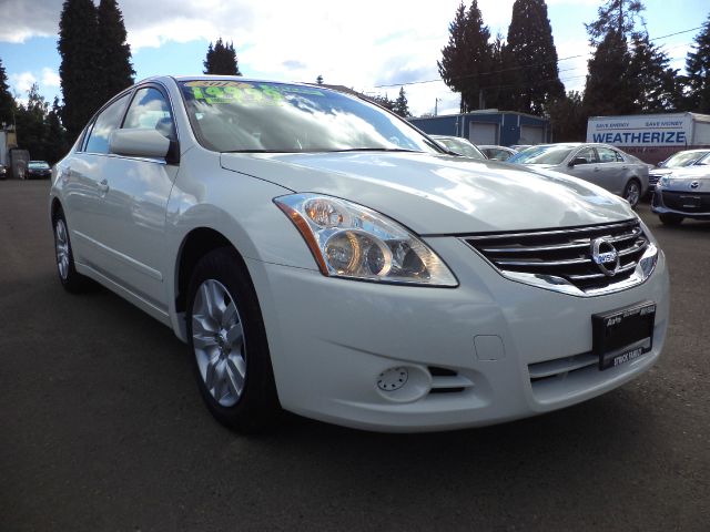 Nissan Altima Pickupslt Quad Cab SWB 4WD 4x4 Truck Sedan