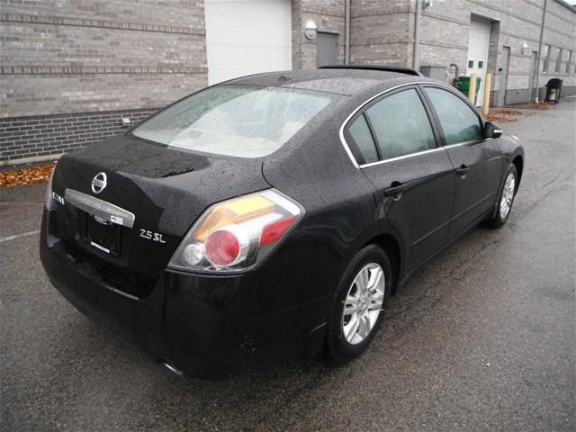 Nissan Altima 2012 photo 2